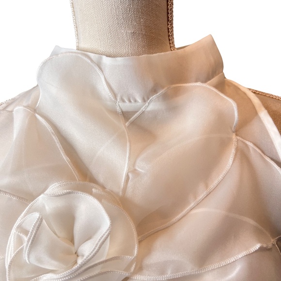 #A049    FT INC  White Organza Ruffle HI -LO top with Rosette Detail - XL - Picture 3 of 8